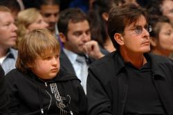 laker fans angus jones and charlie sheen fullj.getty-76076162ng006_rockets_lakers.jpg