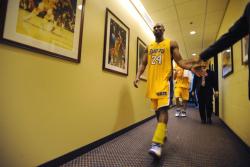 Kobe Bryant head towards the locker room.jpg