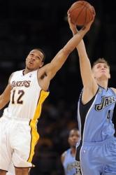 Shannon Brown battles Andrei Kirilenko for the ball.jpg