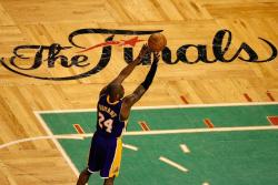 Kobe Bryant free throw shooting form.jpg