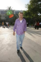 Jerry Buss arrives for game 4 of the finals.jpg