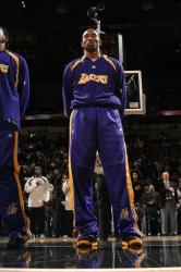 kobe warm ups full.getty   laker spur 12 40 02 am.jpg