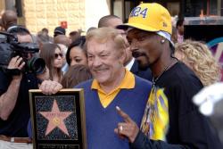 jerry buss snoop dogg full.getty   dr jerry buss 5 06 32 pm.jpg