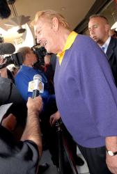 jerry buss full.getty   vip reception 10 37 35 pm.jpg