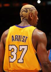 Ron Artest blonde hair style back view with zig zag pattern.JPG