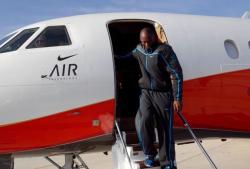 Kobe Bryant steps out from a Nike private jet.JPG