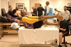 kobe bryant luke walton odom massage fullj.getty 73874826ab002 lakers media 9 36 46 pm.jpg