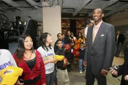 kobe kids fullj.getty   lakers sixers 11 10 13 pm.jpg