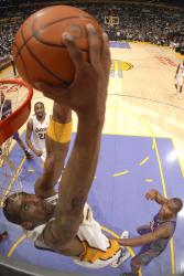 kobe reverse dunk fullj.getty   suns lakers 7 35 51 pm.jpg
