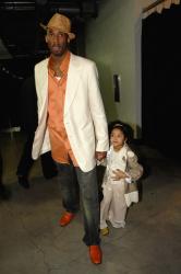 kobe with daughter natalia fullj.getty   suns lakers 4 09 19 am.jpg