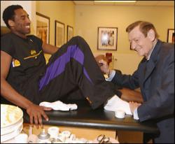 kobe_chick-hearn_308_020329.jpg