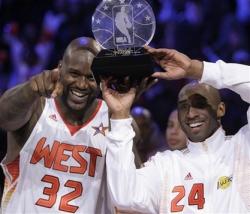Kobe Bryant and Shaquille O'Neal share the NBA All Star Trophy as Shaq points.jpg
